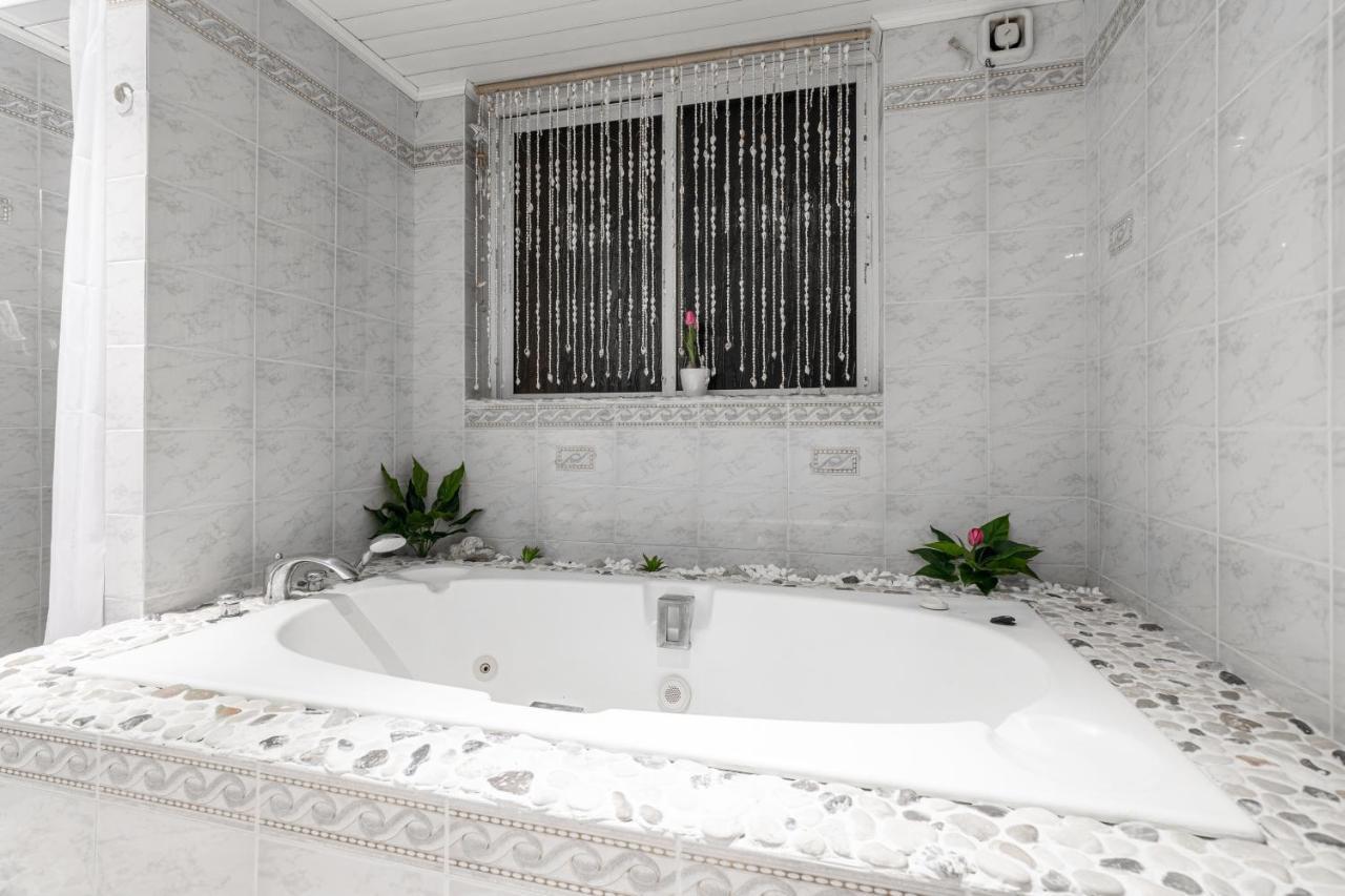 Galadriel Villa With Private Pool & Jacuzzi Kato Yerakarion Exterior photo