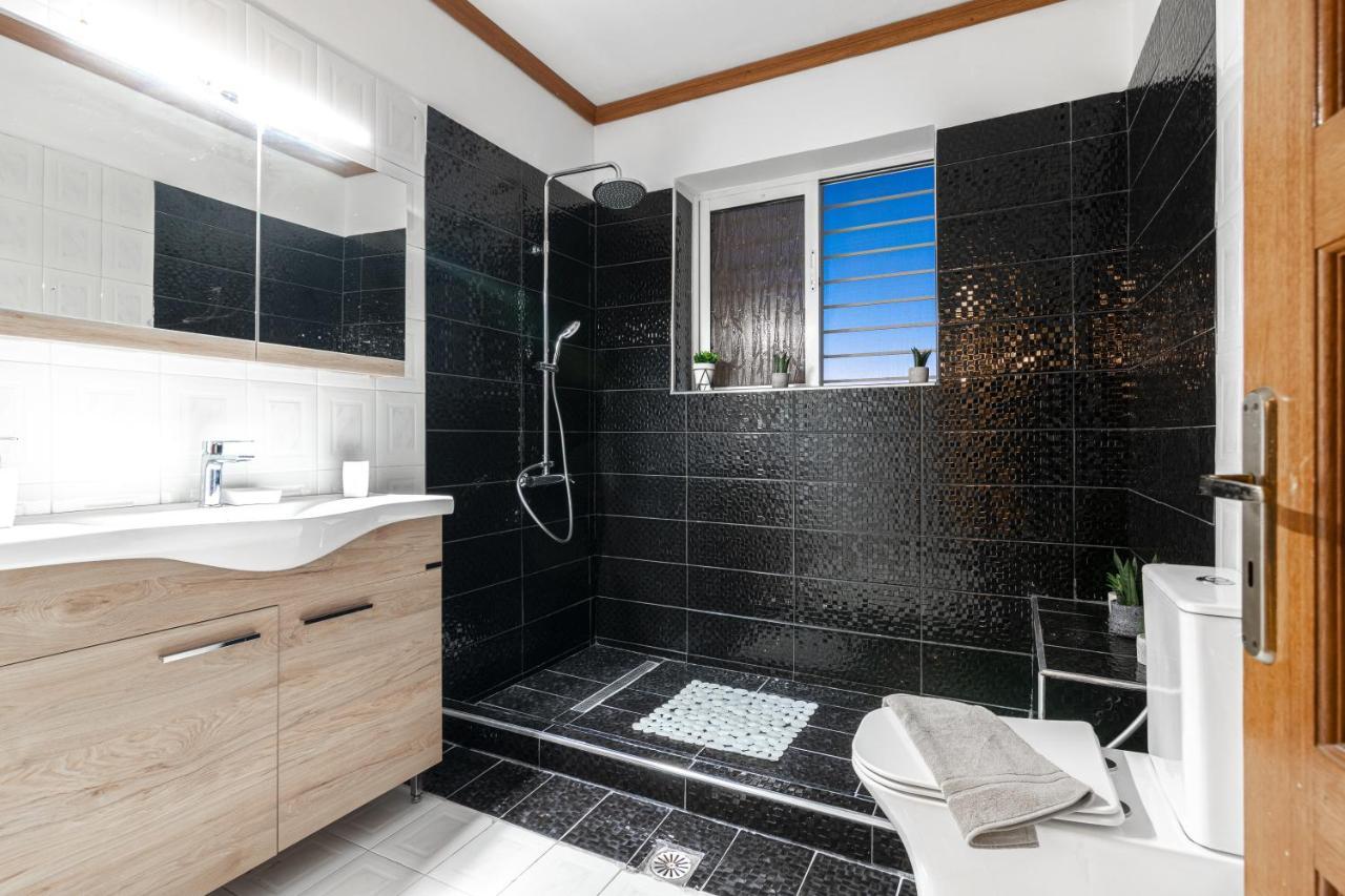 Galadriel Villa With Private Pool & Jacuzzi Kato Yerakarion Exterior photo
