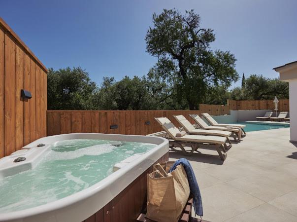 Galadriel Villa With Private Pool & Jacuzzi Kato Yerakarion Exterior photo